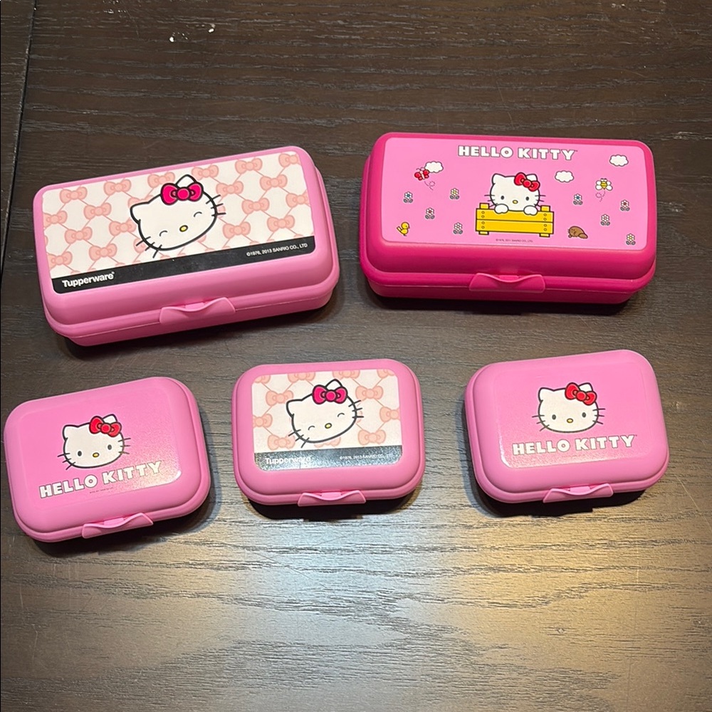 Hello Kitty Tupperware storage set
